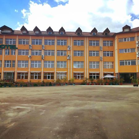 Hotel Dinastia Pitesti Luaran gambar