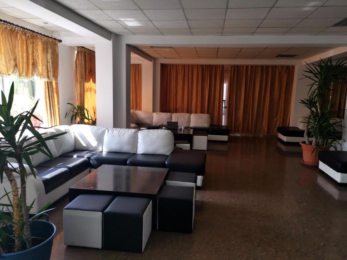 Hotel Dinastia Pitesti Luaran gambar