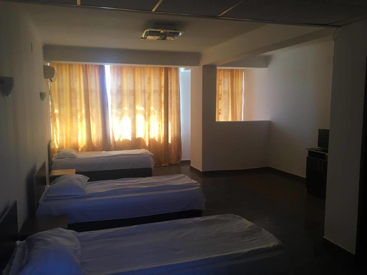 Hotel Dinastia Pitesti Luaran gambar