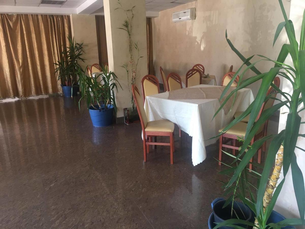 Hotel Dinastia Pitesti Luaran gambar